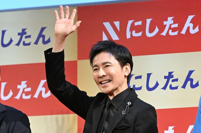 ７０歳には見えない若々しさの郷ひろみ