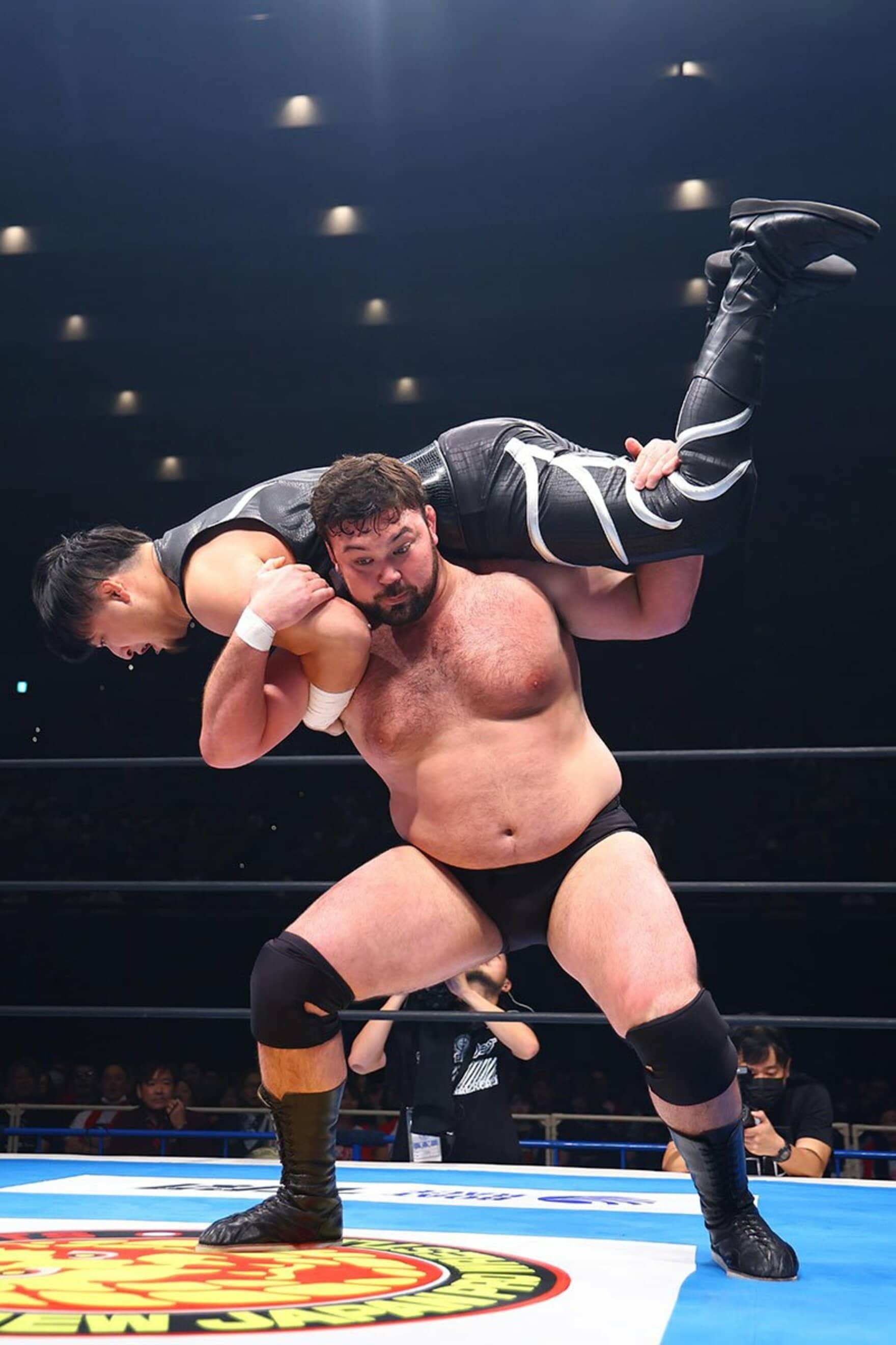 成田蓮(上)にリベンジを果たしたウルフ・アロン