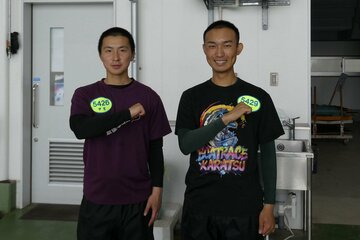 （左から）甲斐貴大、吉川颯汰