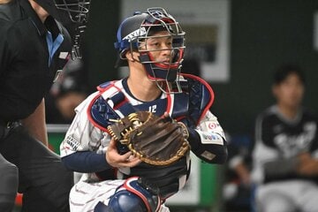 右ヒザにピッチコムを装着して出場した阪神・坂本誠志郎