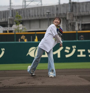 始球式初体験の福留光帆