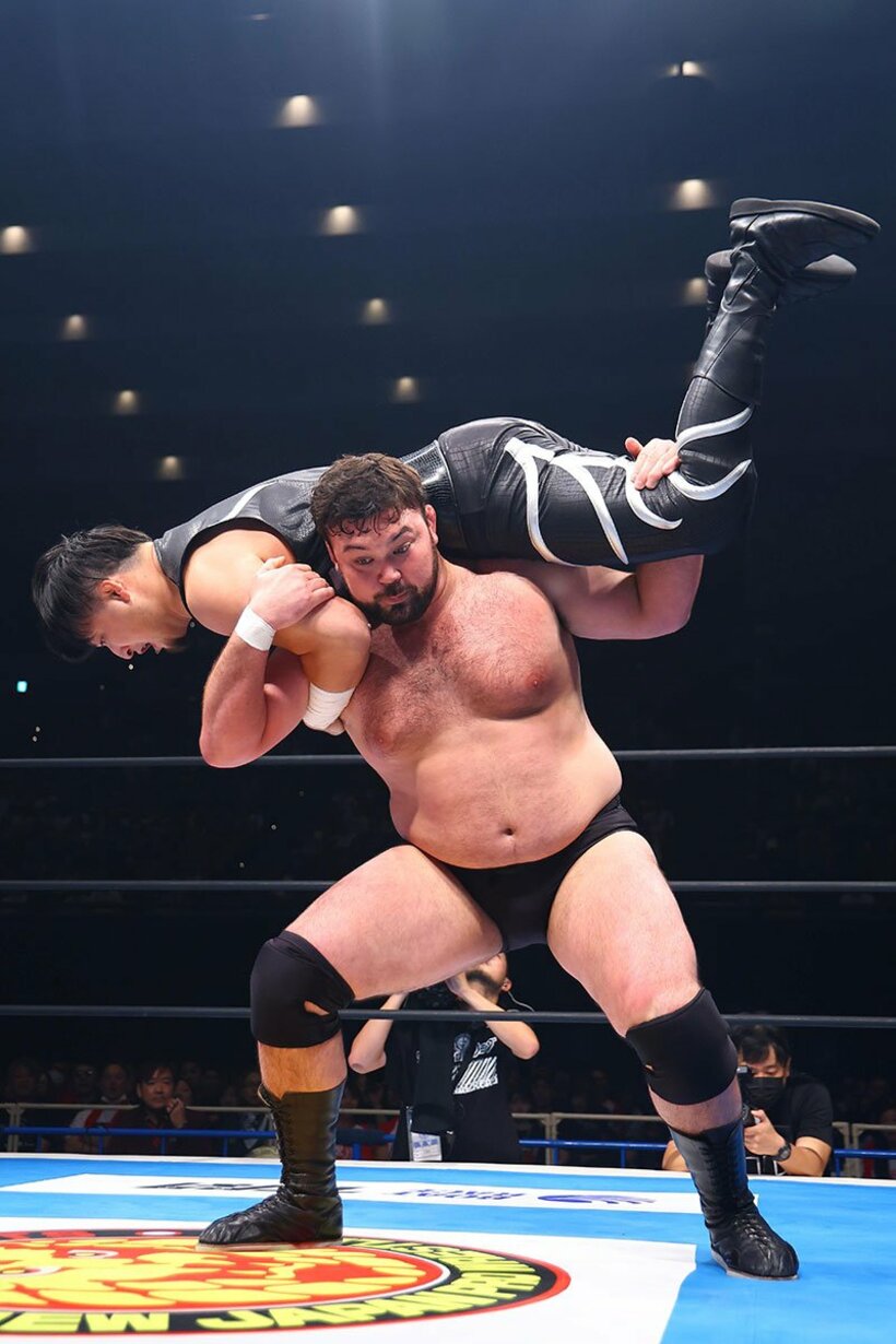 成田蓮(上)にリベンジを果たしたウルフ・アロン