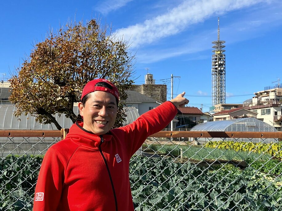 西東京市議選出馬を検討しているしまぞうＺ、後ろに見えるのが田無タワー（スカイタワー西東京）
