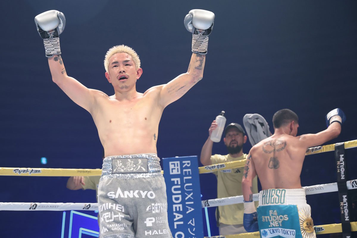 井岡一翔戦で〝ペットボトル投げ込み騒動〟 解説席の内山高志氏は激高