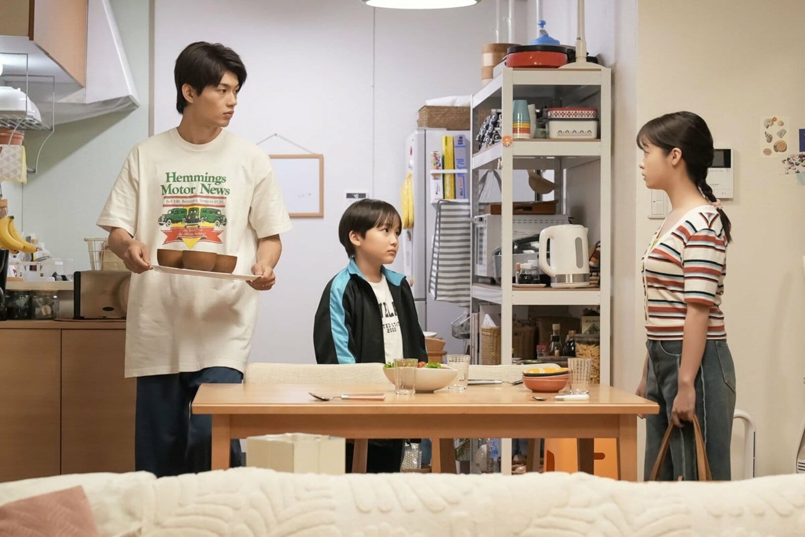 左から佐野勇斗、宮崎莉里沙、橋本環奈