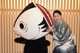  カツオ人間にかじりつこうとする三山ひろし