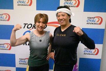 加瀬加奈子㊨はまだまだ元気いっぱいだ（左は同期の浦部郁里）