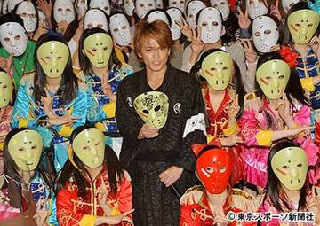  仮面女子のイベントで“ジャニーズ批判”を繰り広げた諸星和己（中央）