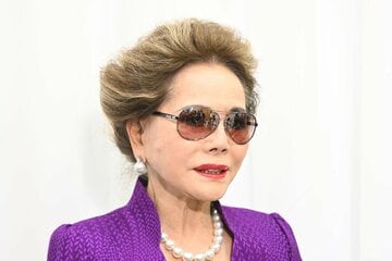 デヴィ夫人