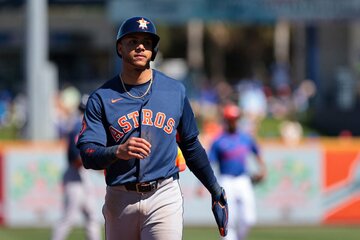 骨折した〝守備の要〟ペーニャ（ロイター）