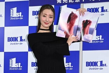 写真集を発売した宮本茉由