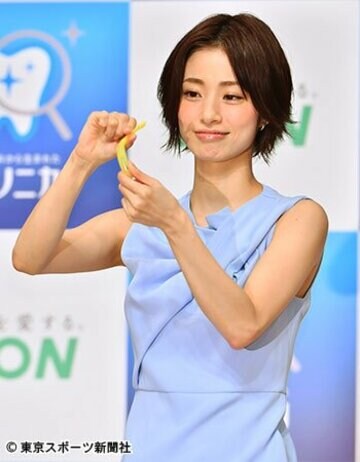 人妻の色気を漂わせる上戸彩