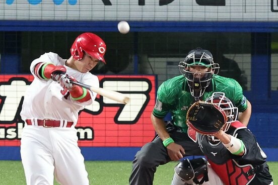 ２回二死、満塁弾を放った坂倉将吾