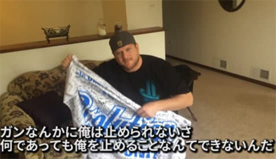 ビデオメッセージで復帰を約束したドーリング（ユーチューブから）