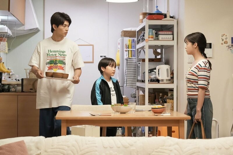 左から佐野勇斗、宮崎莉里沙、橋本環奈