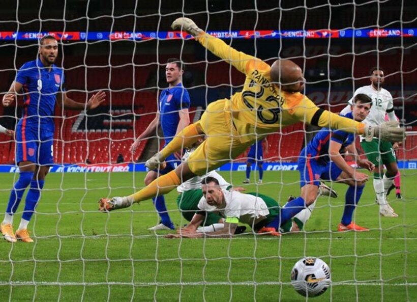  ハリー・マグワイア㊨が先制点を挙げる（ロイター）