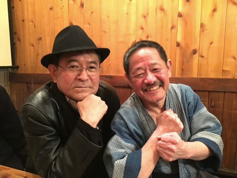  平山秀幸監督と筆者（右）