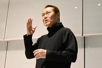 吉本新喜劇「天使の茂造」の初日公演を終えた辻本茂雄