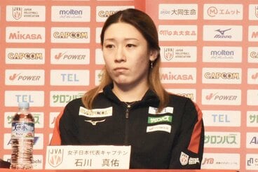 帰国会見では終始、重い表情だった石川真佑