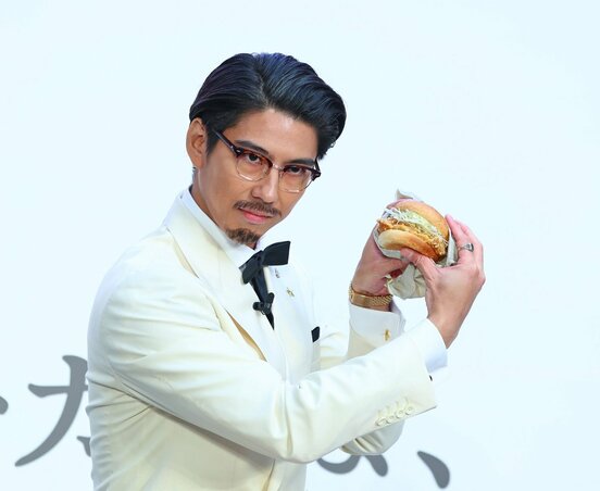 ケンタッキー・フライド・チキン新商品発表会に登場した賀来賢人