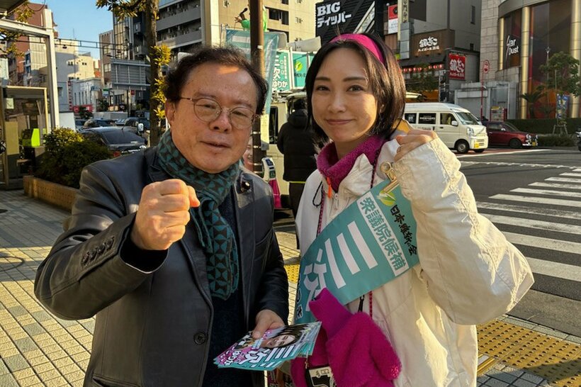 猪瀬直樹氏（左）と三次由梨香氏