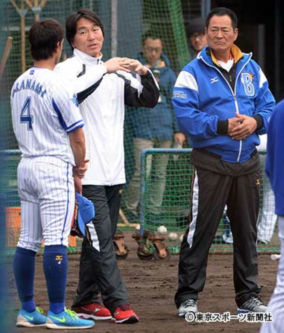 荒波（左）を指導する松井氏