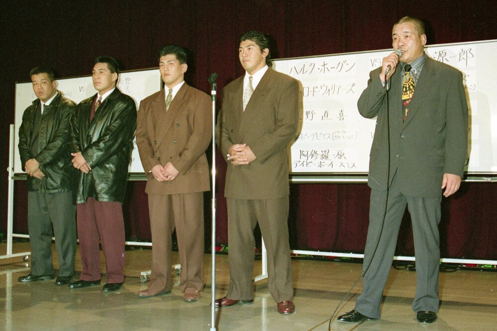 「藤原組」所属の高橋（左）に連絡を取った（91年11月）