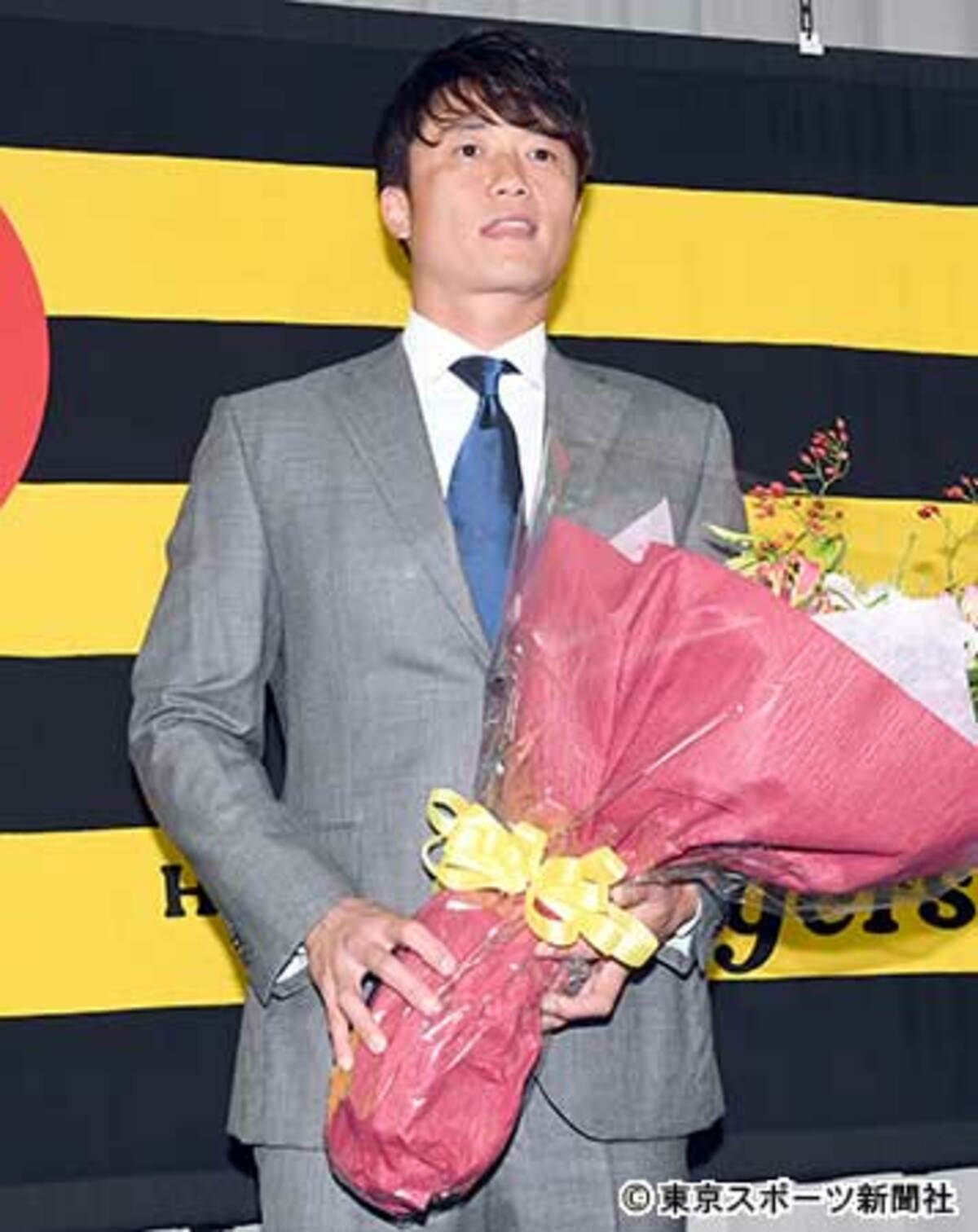 写真：阪神・新井が引退会見「数字のケジメを取らないといけない
