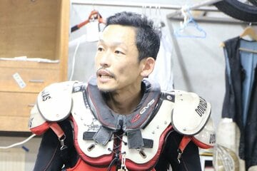 ９００勝を達成した中村雅人