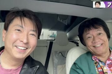 有村と河崎実監督（右）（ユーチューブ「有村昆のアリコンｃｈ」から）