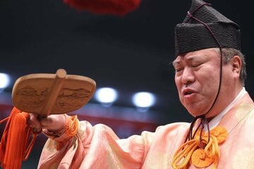 行司が結婚式で引っ張りだこの理由は…(写真は木村玉治郎＝２０２３年７月名古屋場所)