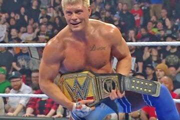 統一WWE王座を奪回したコーディ・ローデス（©AbemaTV, Inc.）