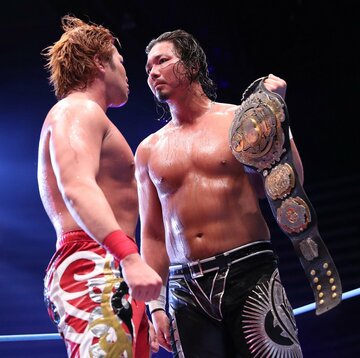  死闘の末、宮原(左)とドローで３冠王座を防衛したジェイク（東スポWeb）