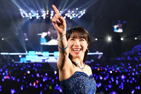 モー娘。石田亜佑美が〝最高の卒コン〟で羽ばたく「この魂に灯した青い