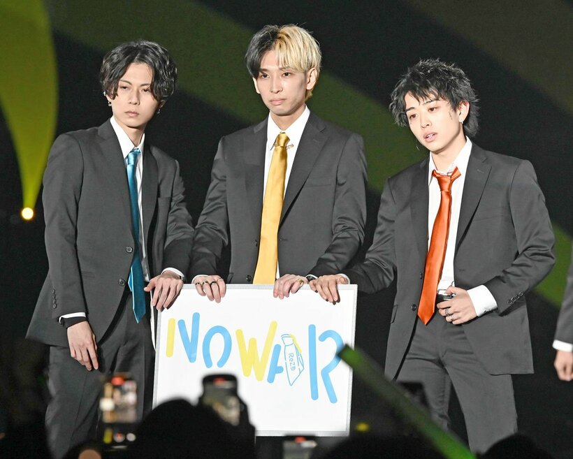  ヒカル（中央）は先日の関コレでも反戦を訴えた（東スポWeb）