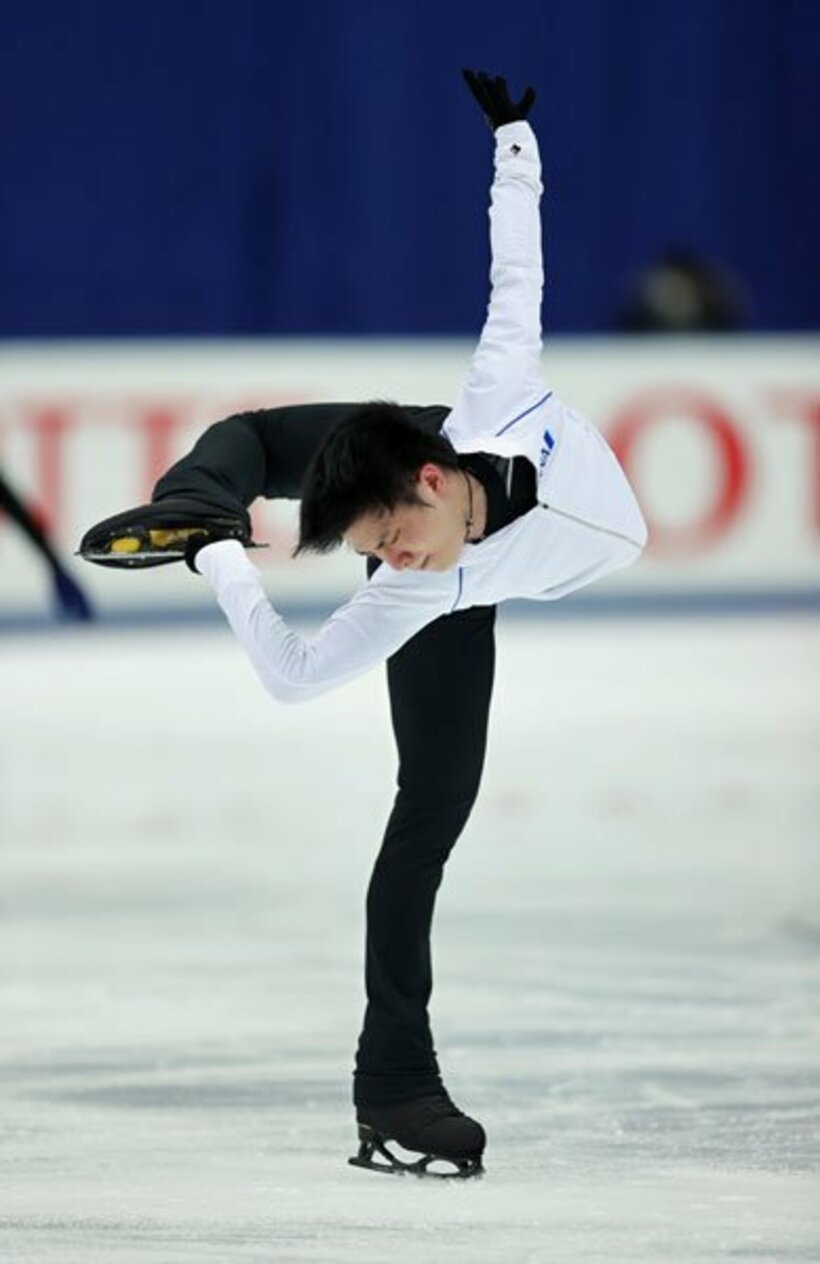  公式練習で調整する羽生結弦（代表撮影）