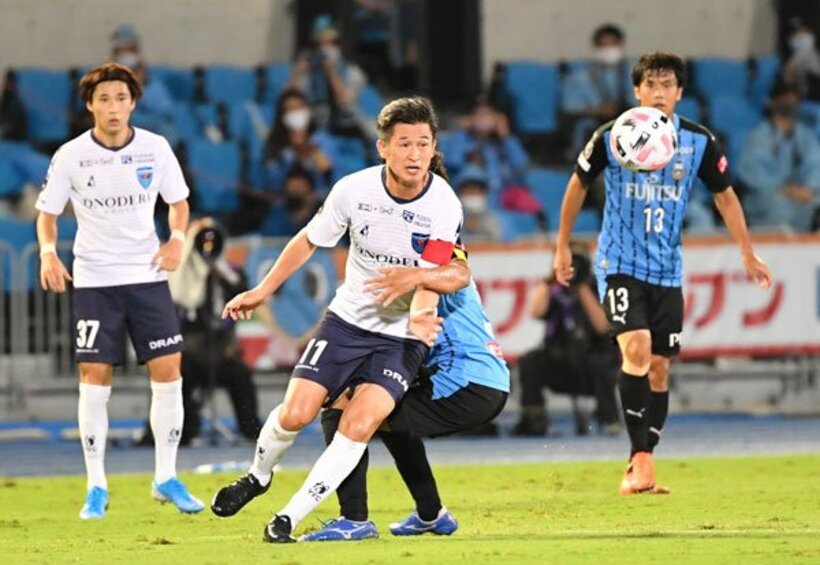  前節の川崎戦で先発出場したカズ（中）