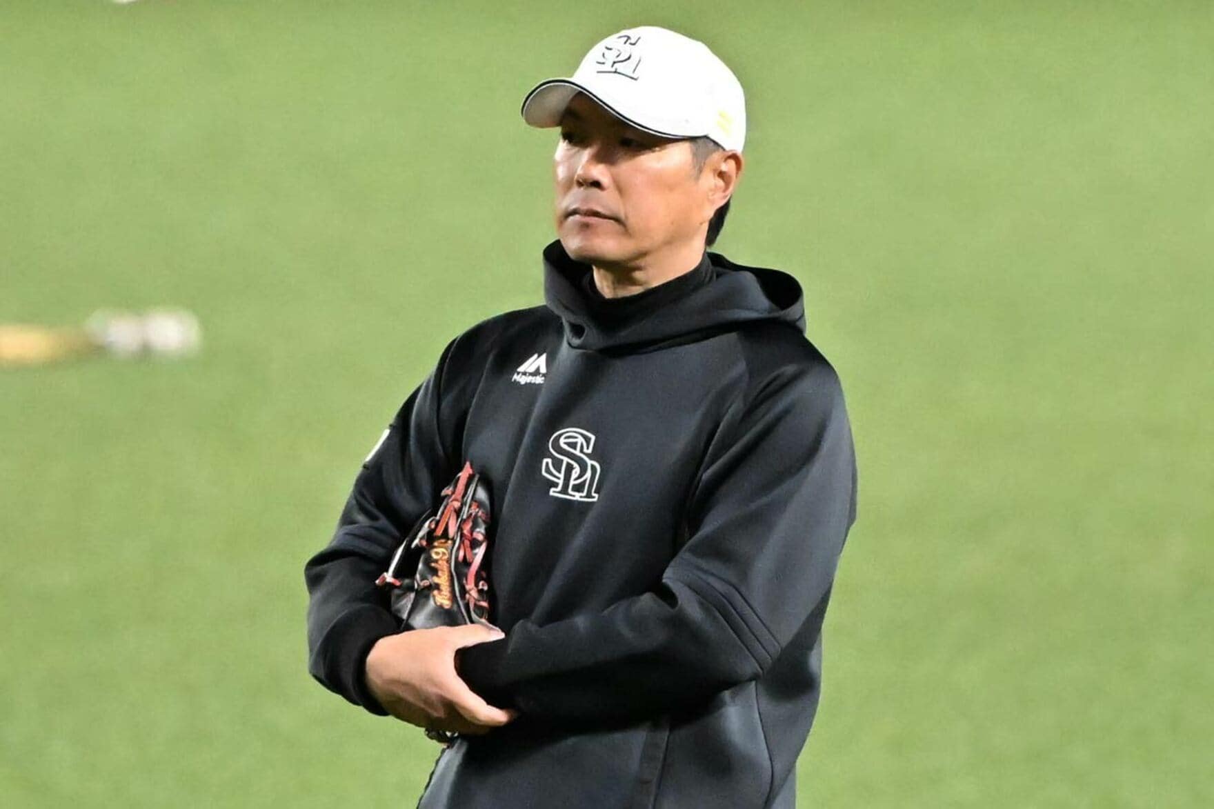 練習を見守った小久保監督