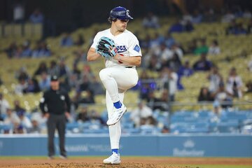 投手として登板するドジャースの野手キケ・ヘルナンデス