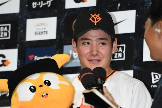 ヒーローインタビューを受ける竹丸和幸