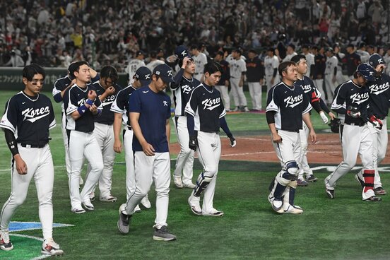 前回大会で日本に大敗し引き上げる韓国代表