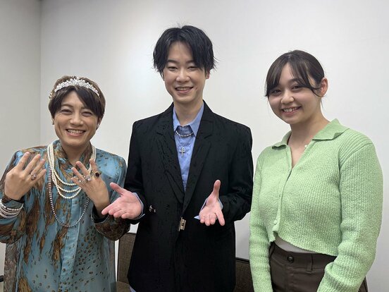 左からはやぶさ（ヒカル＝左、ヤマト）と美澄衿依