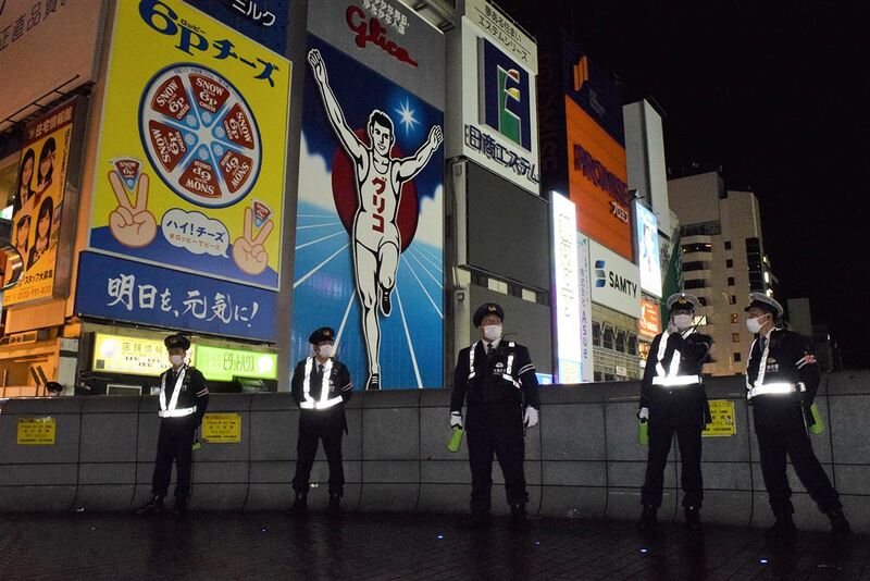 大阪は厳戒態勢　警官が〝橋の上〟の大はしゃぎサポーターを完全制圧 | 記事 | 東スポWEB
