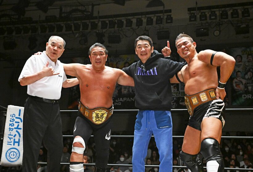 左から和田京平レフェリー、ドン・フジイ、宮根誠司、望月成晃