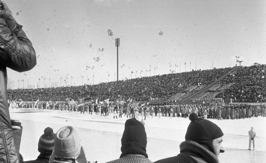  １９７２年に開催された札幌オリンピックの開会式（東スポWeb）