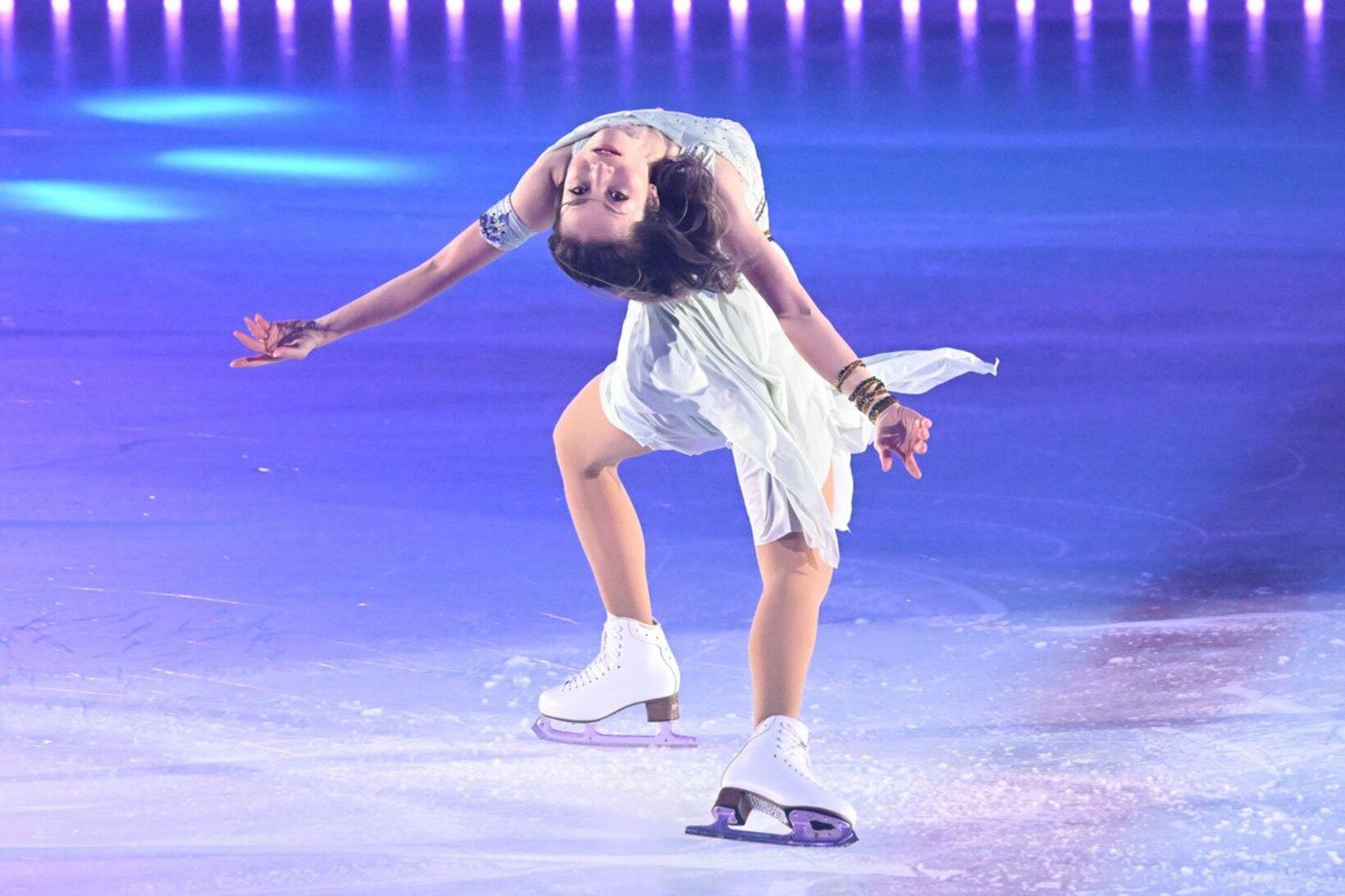 現在もアイスショーで華麗なイナバウアーを見せる荒川静香さん（撮影・前田利宏）