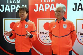 コメントを出す原田雅彦副団長(左)伊東秀仁団長(右)