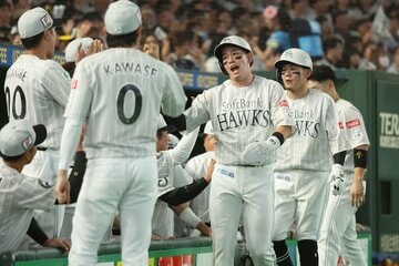 「鷹の祭典」特別ユニホームで西武との首位攻防戦に臨んだソフトバンクの選手たち