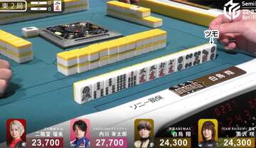 ４月１３日２回戦　東２局０本場　南家・白鳥翔の１巡目（２万４３００点・同点２着目、ドラ＝２萬）