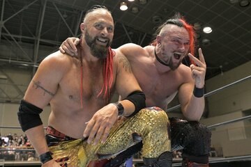 勝利したランス・アーチャー（左）とアレックス・ゼイン